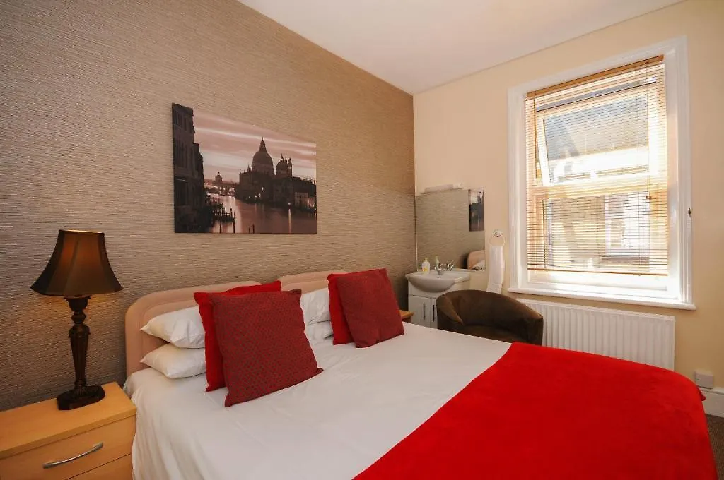 Kantara Guest House Bournemouth 2*,