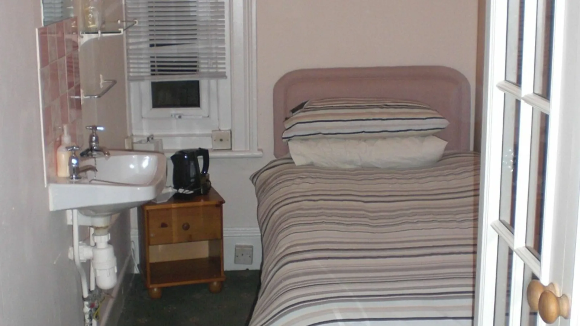 Bed & Breakfast Kantara Guest House Bournemouth